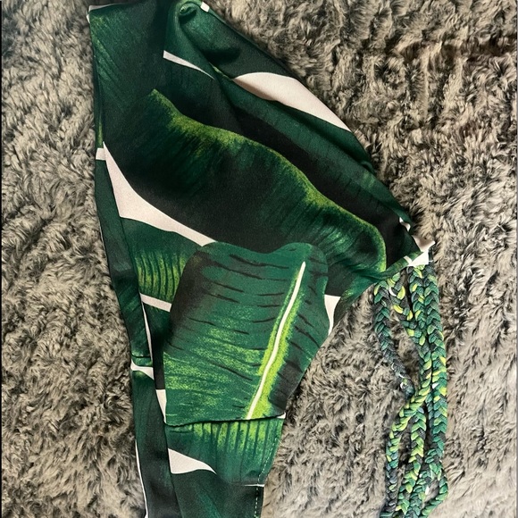 Green Leaf Bikini top size Small fits medium - Picture 3 of 3